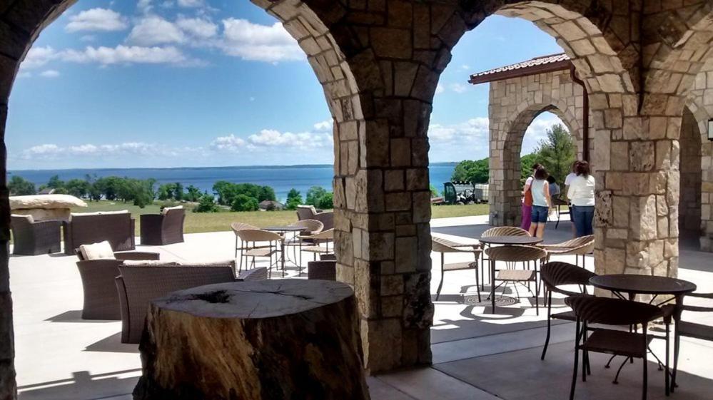 Gorgeous 2 Bedroom Lake View Condo Traverse City Esterno foto