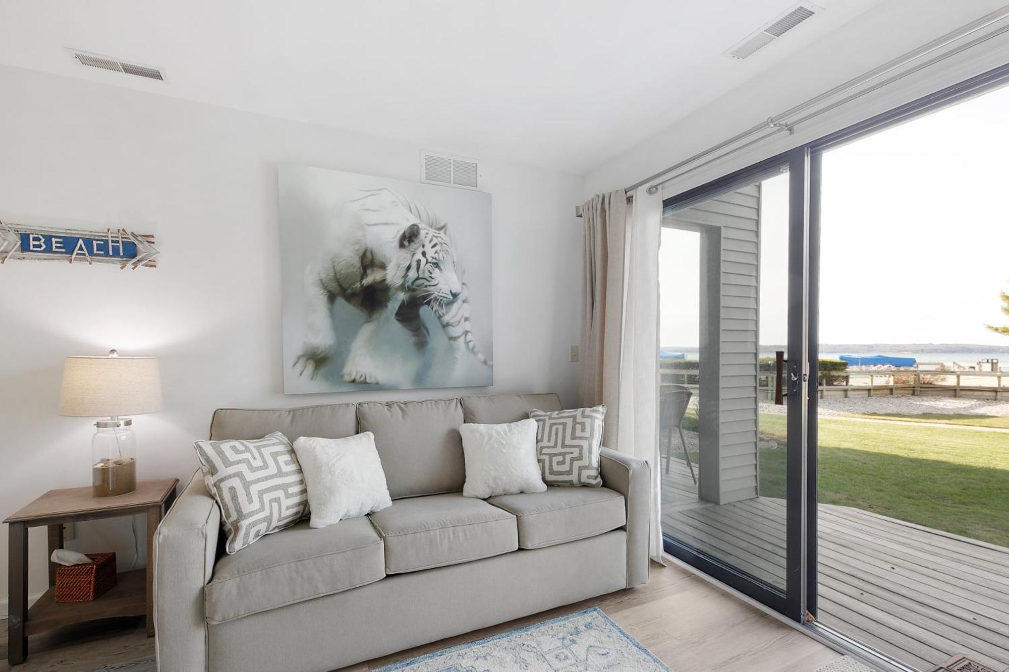 Gorgeous 2 Bedroom Lake View Condo Traverse City Esterno foto