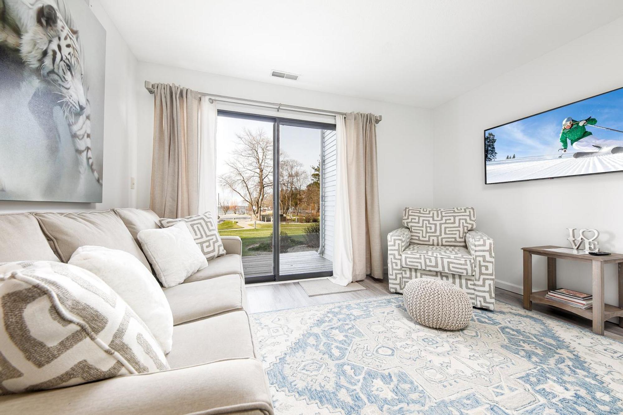 Gorgeous 2 Bedroom Lake View Condo Traverse City Esterno foto