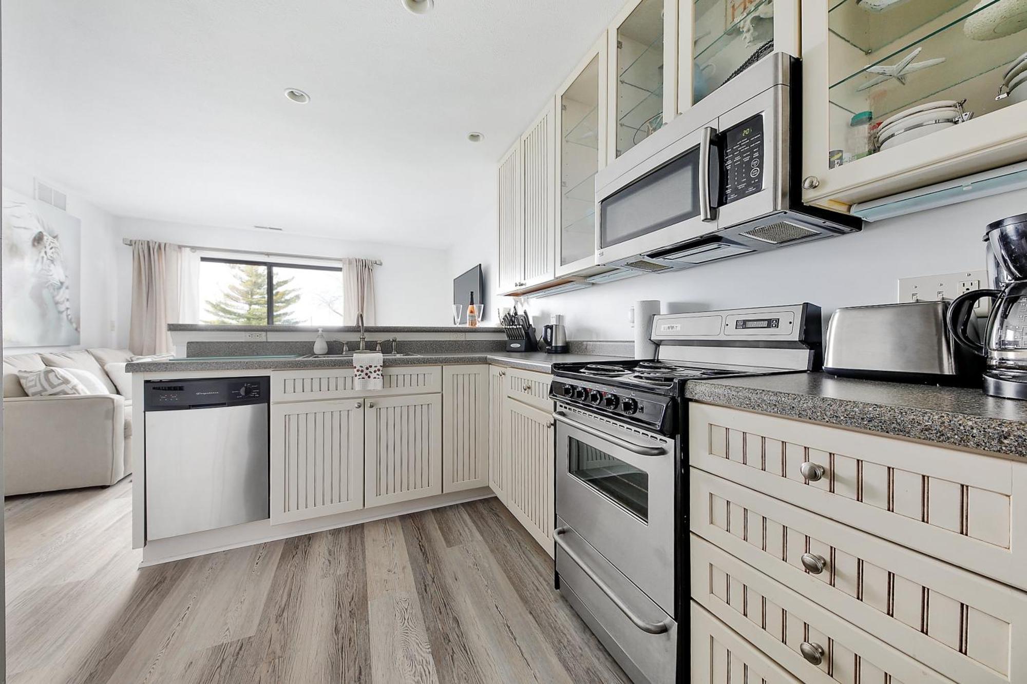 Gorgeous 2 Bedroom Lake View Condo Traverse City Esterno foto